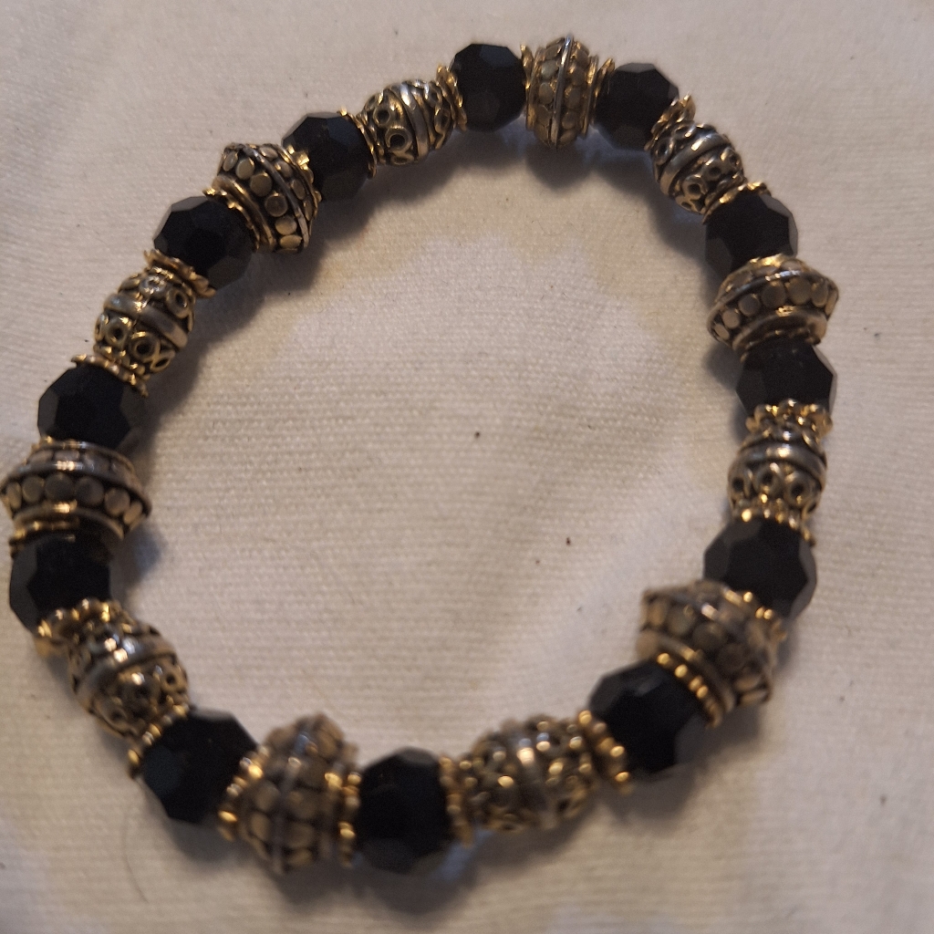 Elegant Black And Gold Beaded Bracelet Stretch 15$